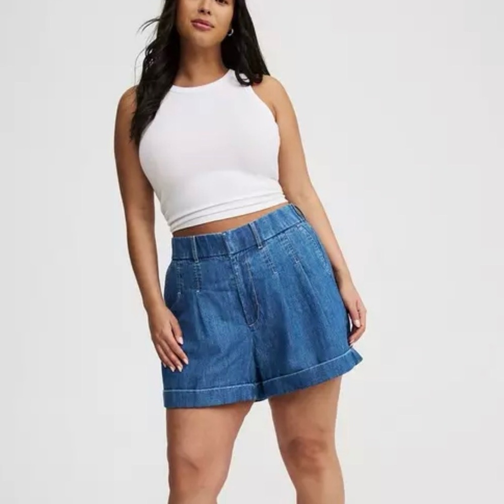 PLEATED TROUSER SHORTS